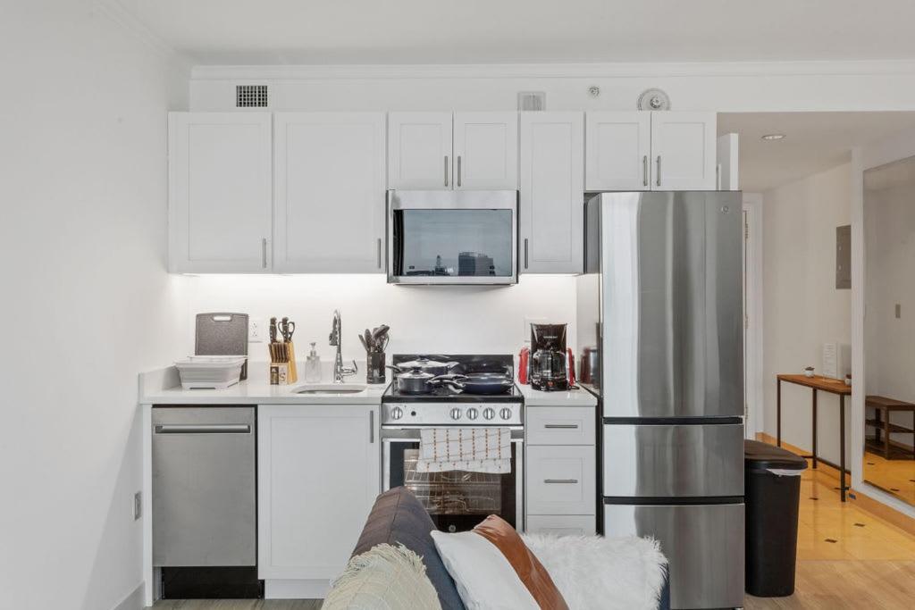 Sleep 6 Stylish 1br 2ba Beachfront Cozysuites Apartment