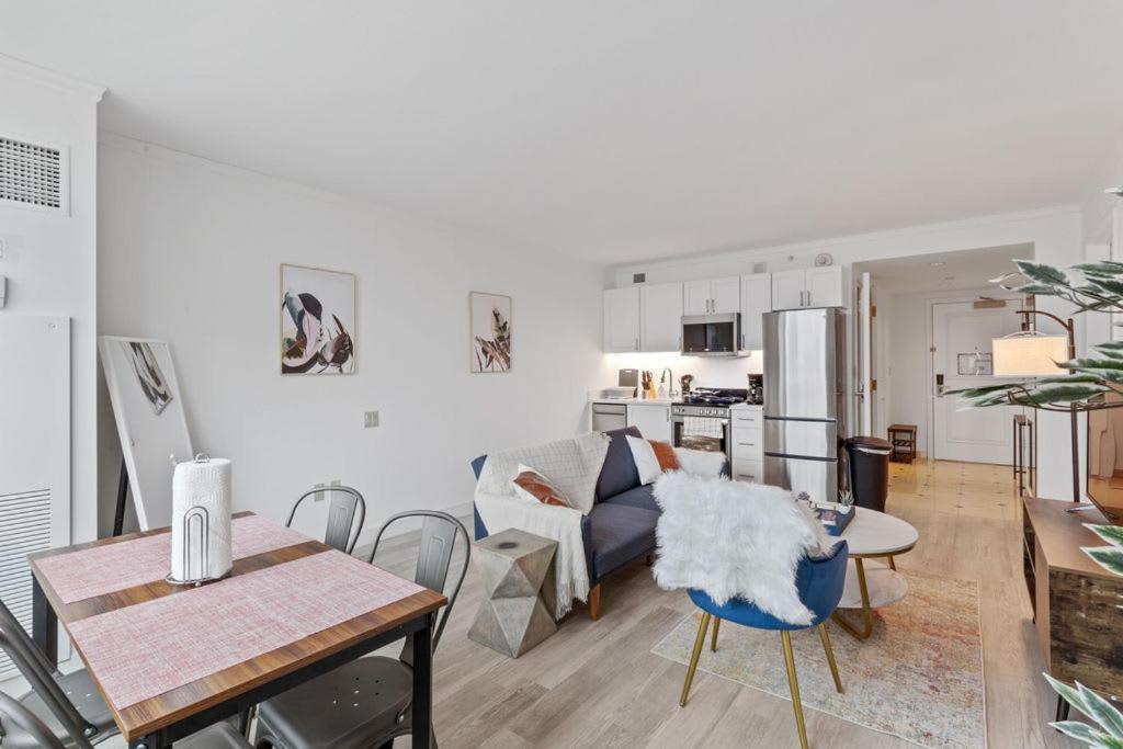 Sleep 6 Stylish 1br 2ba Beachfront Cozysuites *